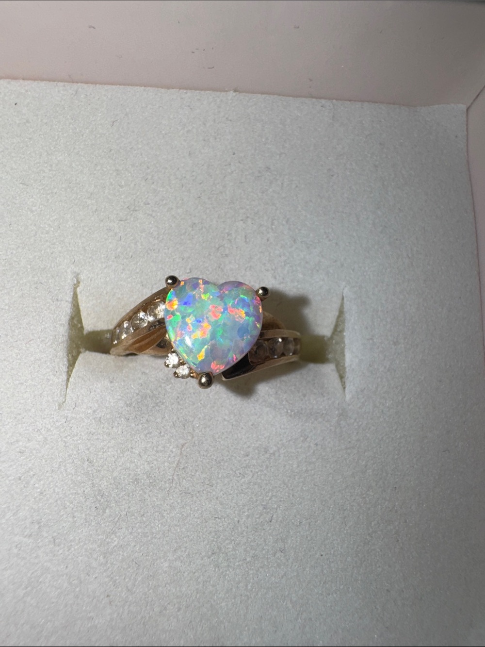 Vintage Heart Opal and Diamonds 18k gold —
